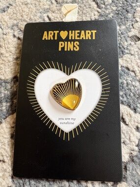 Demdaco enamel Heart Brooch New Art Heart Pin